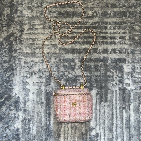 Chic Pink Tweed Crossbody Bag - Picture 1 of 3